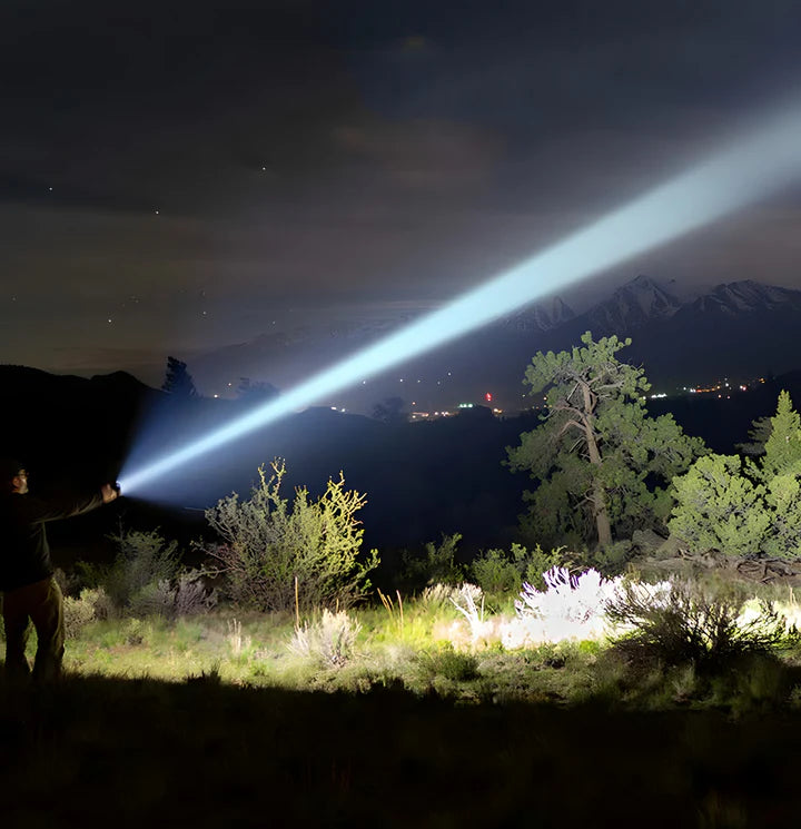 Mini LED Taschenlampe USB Wiederaufladbar – Wandern & Berge